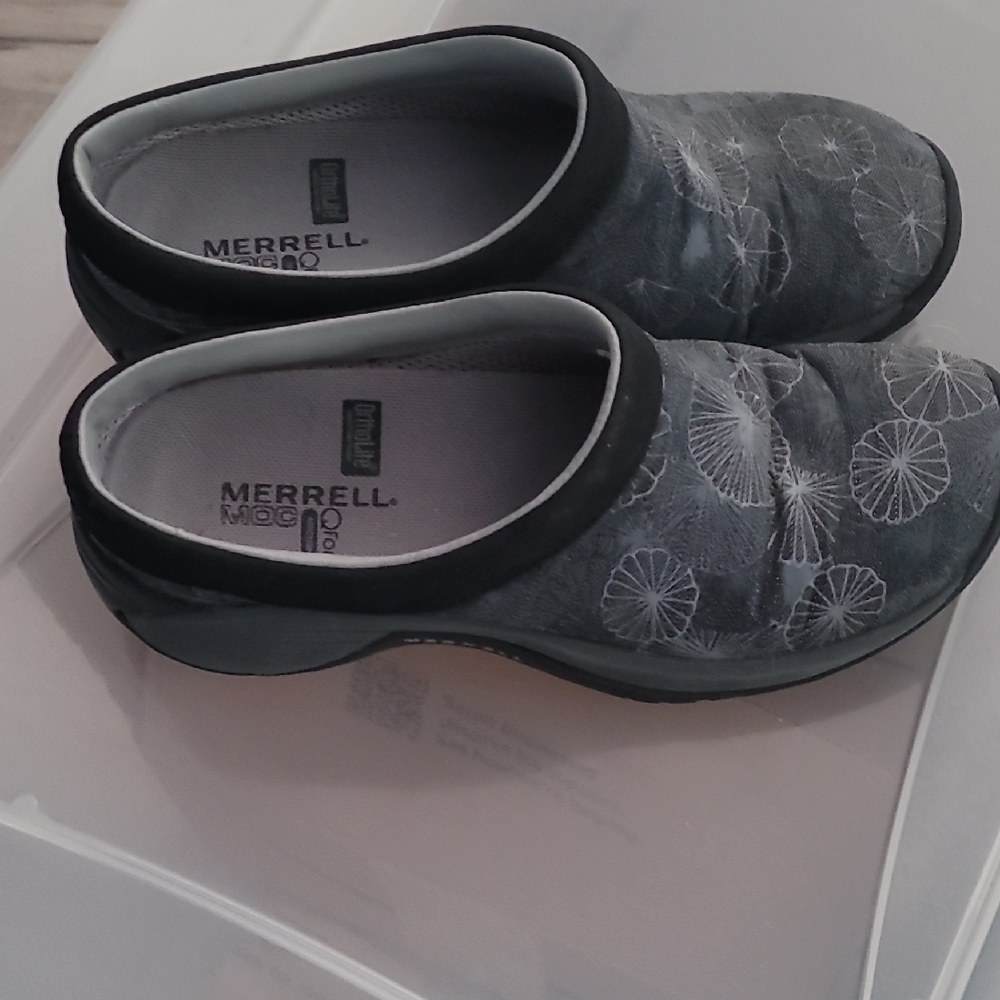 Merrell Black and Gray Patterned Slip-Ons